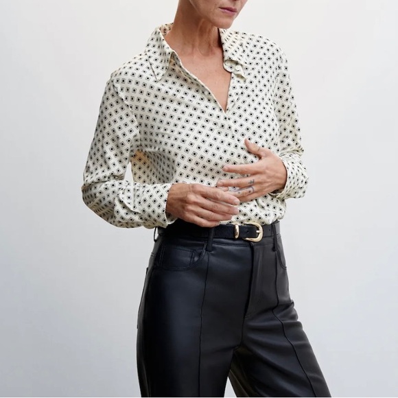 NWT. Buttoned flowy shirt. Size 16 - Picture 5 of 5